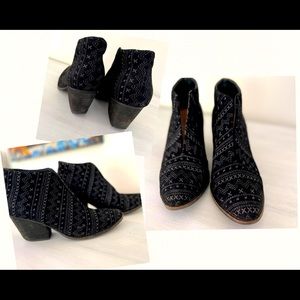 Amuse Society + Matisse Black Suede Embroidered Boot